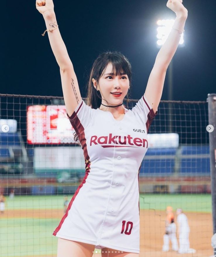 啦啦隊女神梓梓回樂天娘家！曝10年前應援舊照「超反差」　網讚：太可愛