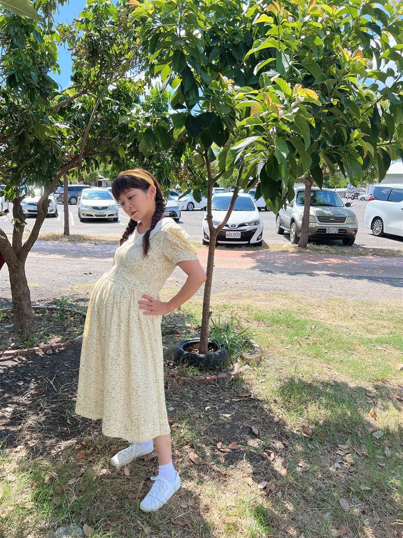 無預警拋震撼彈!54歲王彩樺突喊:我懷孕了 「孕肚照」曝光網暴動