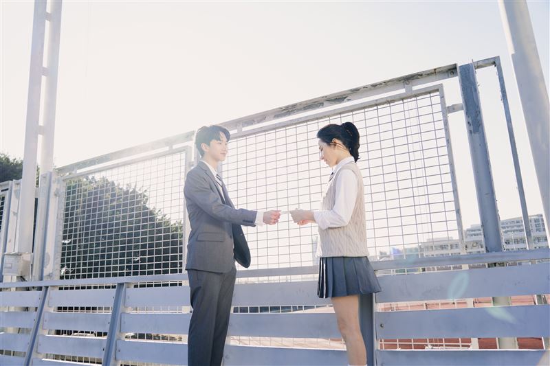 合作MV擦愛火？「源少年」黃莑茗爆熱戀女演員　經紀公司回應了