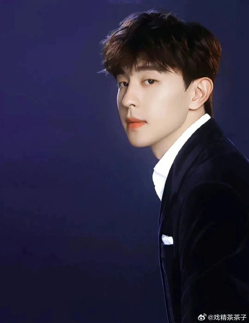 鄧倫逃稅「被封殺484天」突現身！曬出正面照　網激動：回歸的前奏？