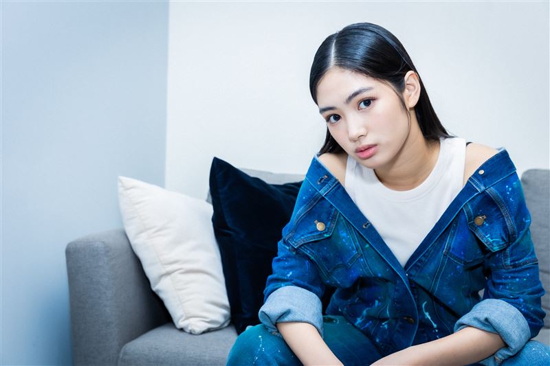 獨家／演藝圈重機之花！23歲女星「連人帶車卡溪水」2壯漢拉起嚇死