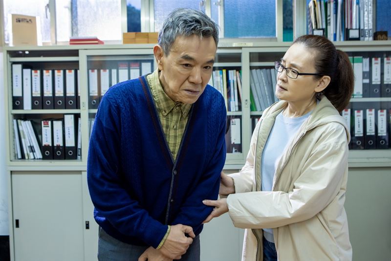 花系列女神嚴重車禍！睽違28年後在病床上見　男星爆哭：可以替妳去死