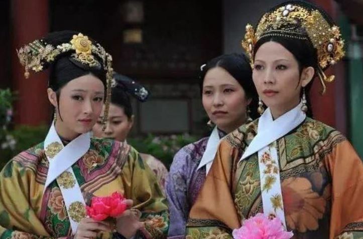 《甄嬛傳》中為何嬪妃脖子上都「繫條白巾」？原因讓人好害羞