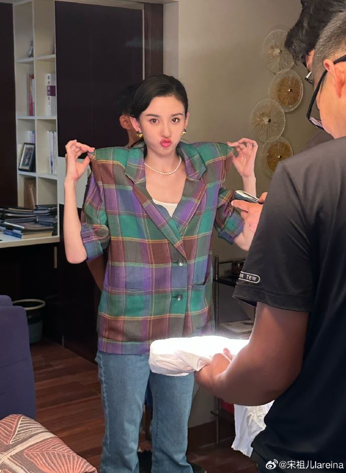 中國女星曬殺青照嗨喊「颱風來歡送」被轟到刪文　緊急道歉滅火