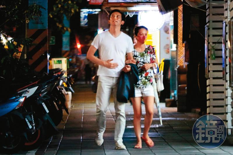 劈腿？才和女主播邱沁宜傳緋聞　新歡偕熟女開房80分鐘　親密互動全被拍