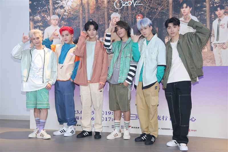 Ozone祖安發現父母偷哭！睽違4年相聚「溫馨對話藏洋蔥」童年嫩照曝光了