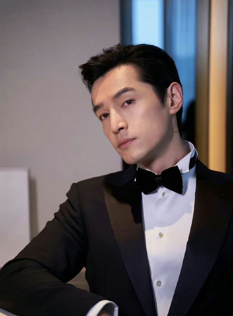 胡歌深夜再暴走！自曝「崩壞照」懺悔：我對不起好多人