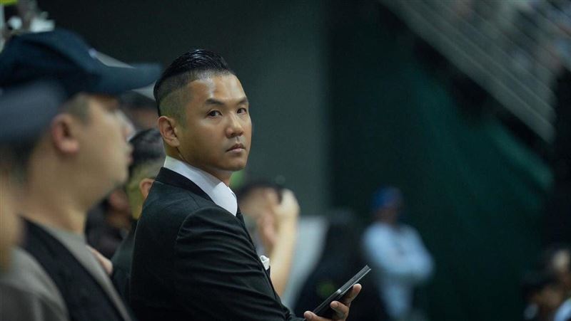 不滿遭大牙控性騷「強抱」提告！陳建州16日將赴北檢說明