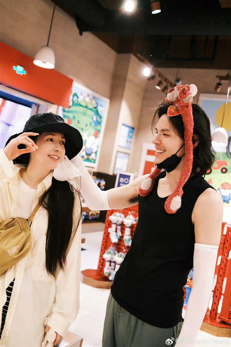 百億媳婦郭碧婷超節省　樸素打扮像路人 　「拿1物」網驚：豪門飯碗難捧