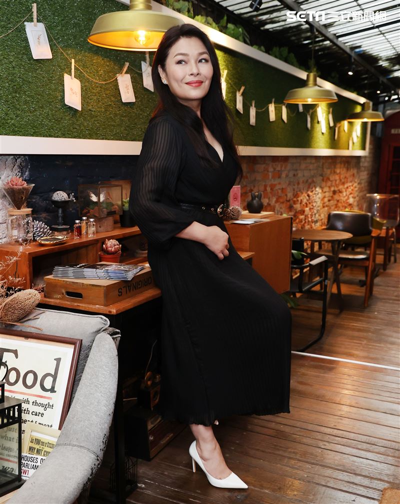 獨家／女星走秀弄丟300萬戒指！後台脫衣裸身檢查　全場幫忙抓兇手