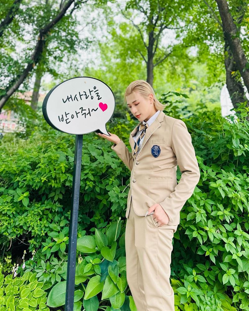 嘻小瓜新歌造型挨轟「死人妖」！隔空戰網友　怒提告直呼：完成他願