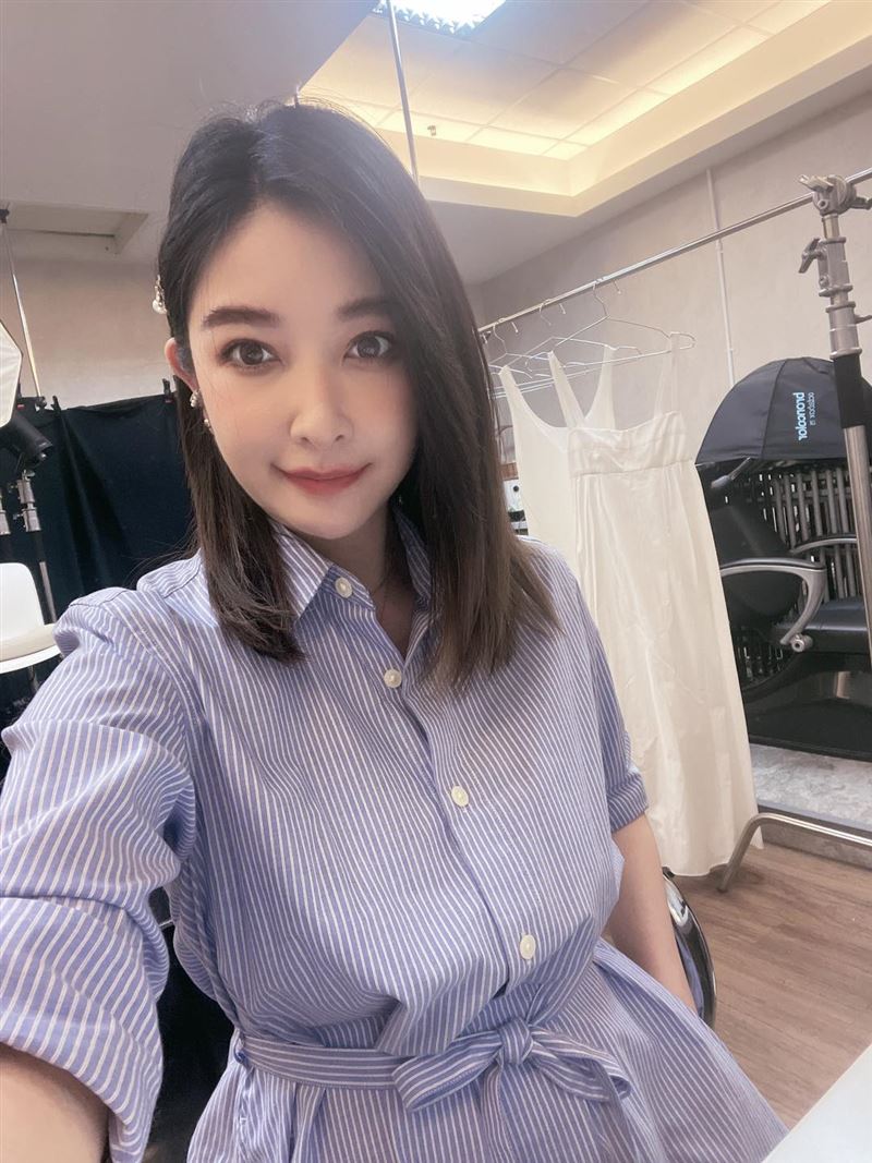 許維恩產後1個多月開工了！低胸小背心洩「惹火身材」驚呼：可怕的上圍