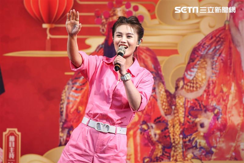 朱海君神隱37天首露面！選唱江蕙這首歌　台下粉絲舉燈牌暖回應