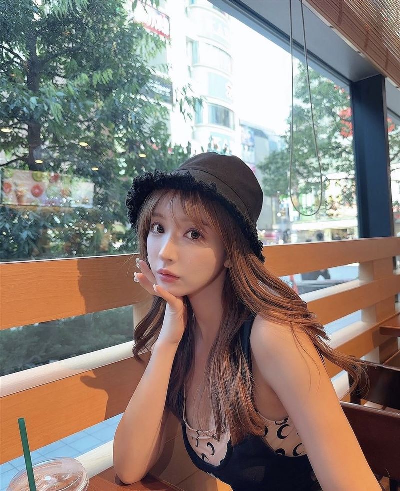 粉絲花4千買門票！三上悠亞爆耍大牌「未勾手、十指緊扣」曬辣照回應了