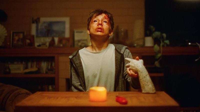 膽小勿點！男童鬼附身「驚悚自殘爆恐怖」　《鬼手》嚇破膽