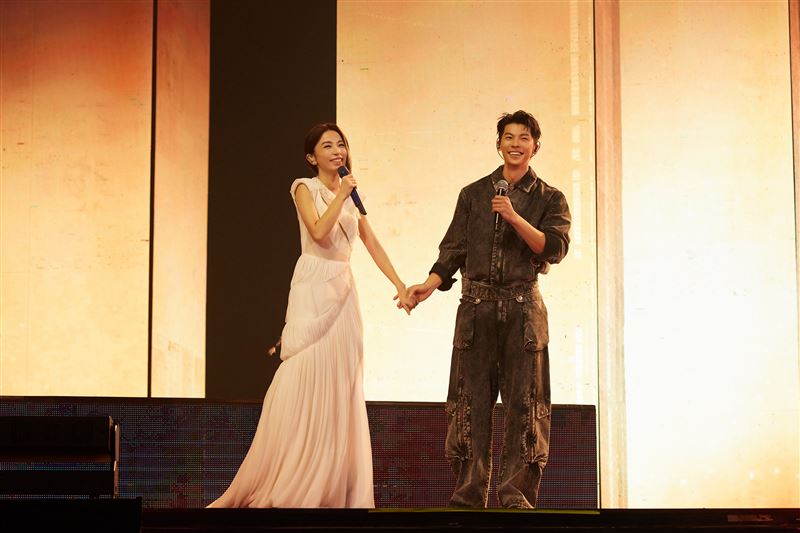 才合體「男友」許光漢！田馥甄下台脫口這句　驚覺說錯話了