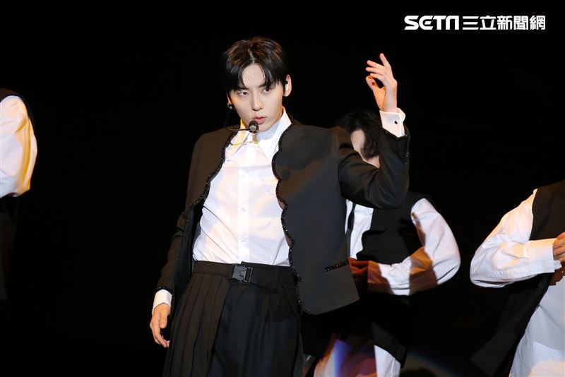 寵粉無極限！黃旼炫來台「帥度爆表」飆唱〈想見你〉化身皮卡丘跳女團舞