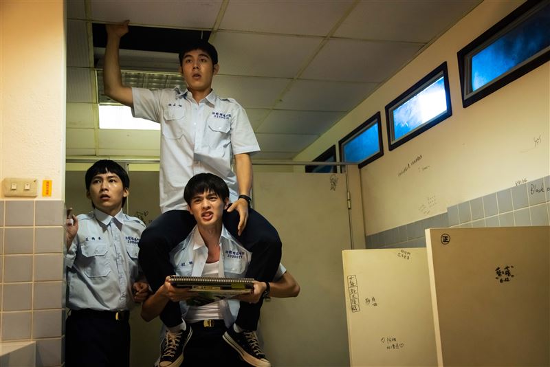 藍正龍感情迷惘！男男激吻伸舌頭「不刷牙直接上」　親密過程曝