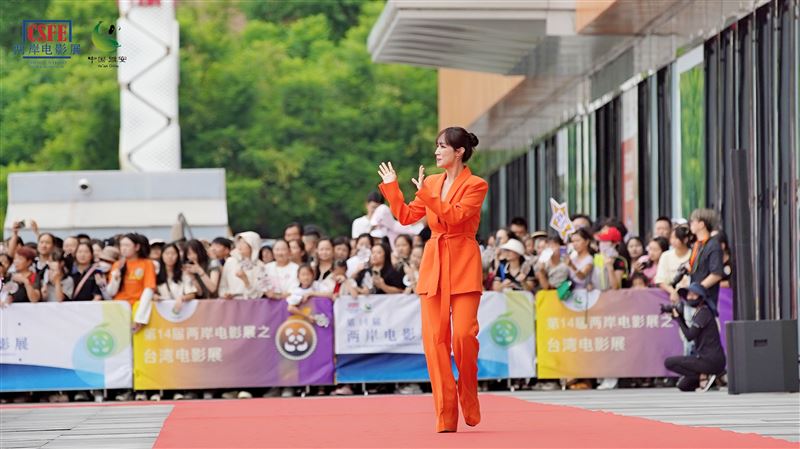 美過林青霞！65歲胡慧中罕亮相「芭比粉飄仙氣』　真實狀態曝