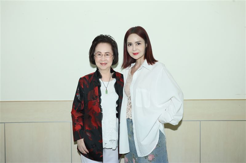 54歲高勝美現在長這樣!春麗造型辣秀蠻腰一首經典歌紅31年