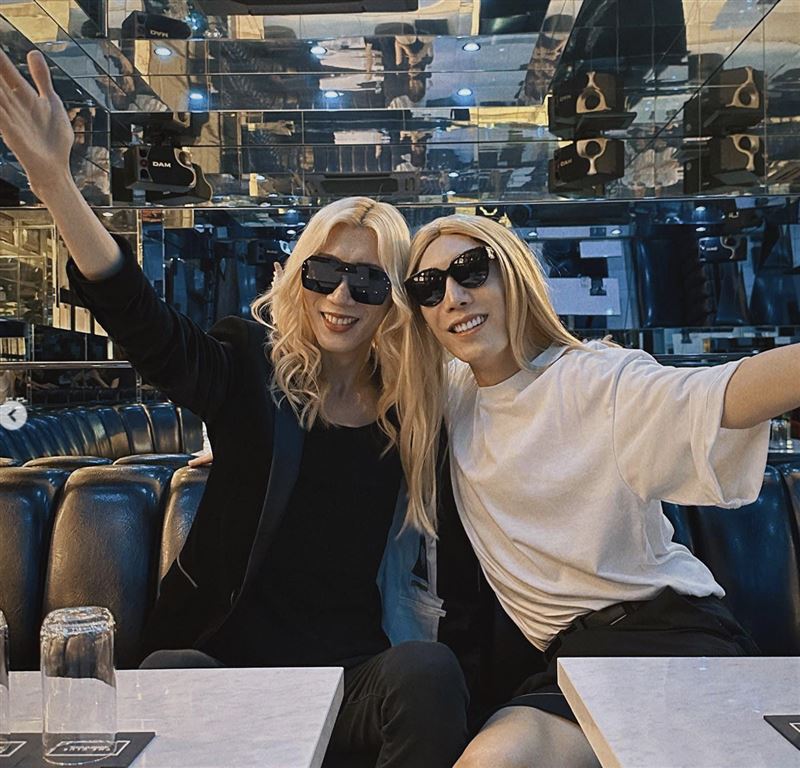 百萬網紅撞臉牛郎「真衝日本合體了」！驚人合照曝　他親留9字網笑翻