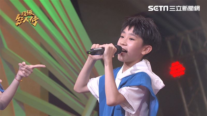 《紅人榜》鄧品硯車輪戰收視全國第一 驚喜快閃夜市演唱!