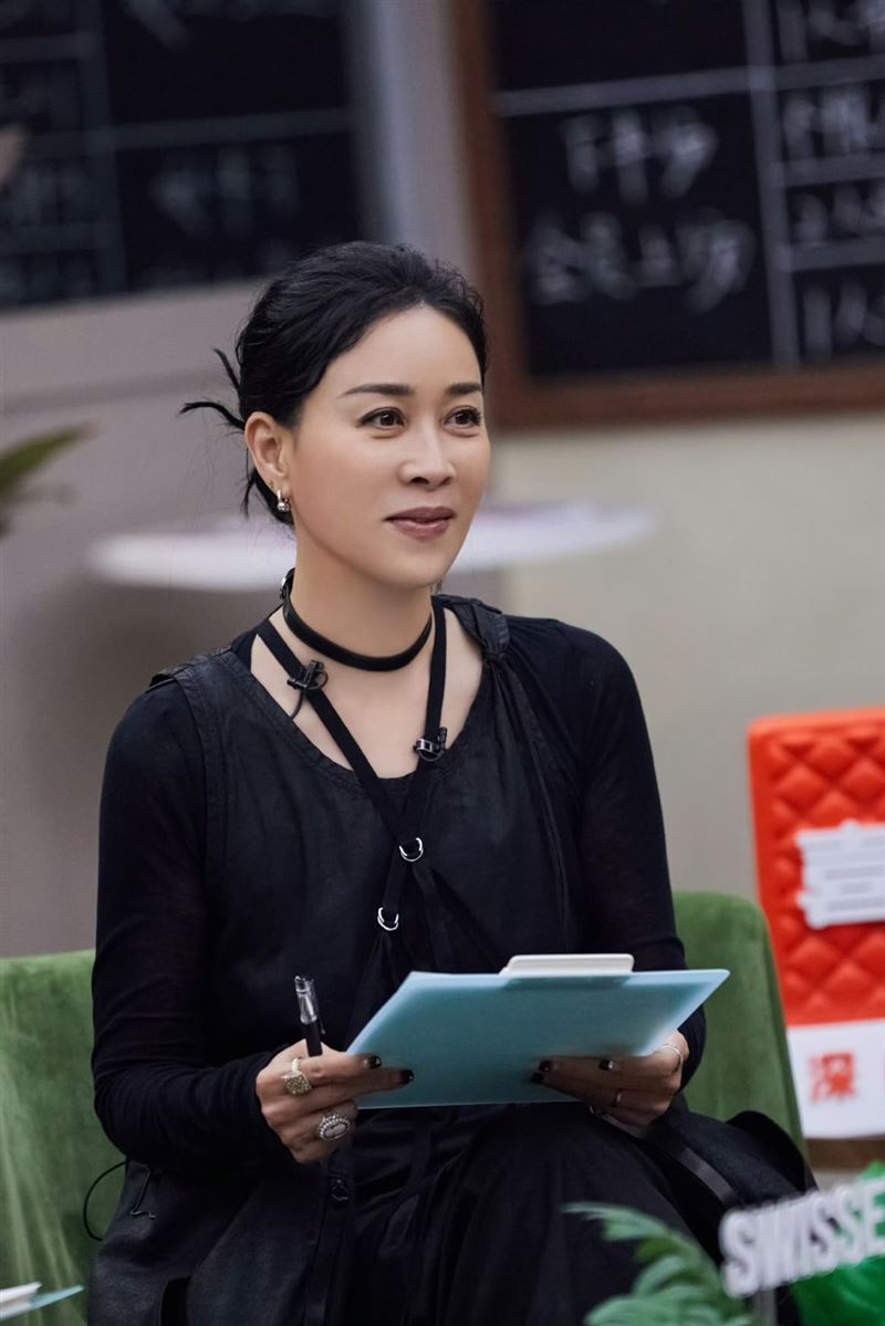 《好聲音》風暴燒！那英「機場踹人」畫面被挖　爆拋售20億別墅