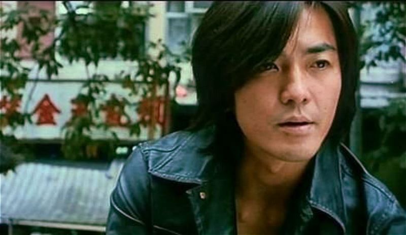 鄭伊健「在日本悠閒購物被拍」小粉紅炸鍋問：輻射那麼嚴重，難道不怕嗎