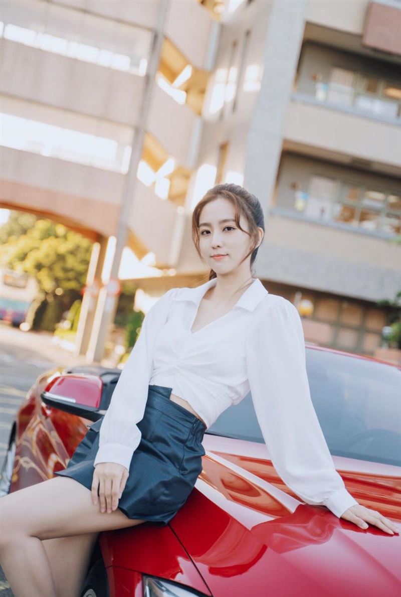 捕獲野生「偶像劇女神」搭捷運!網見「整排男性滑手機」傻眼:一定後悔