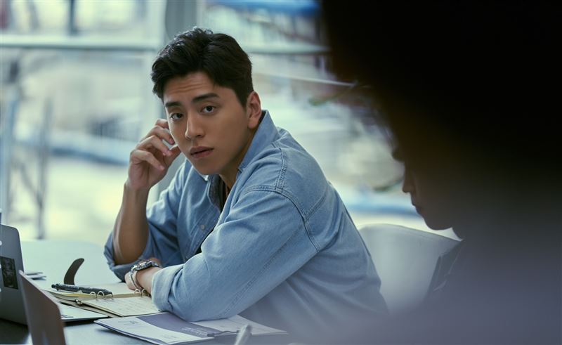 王大陸現身首爾時尚周「超鮮豔髮型」嚇壞眾人驚喊：櫻木花道！