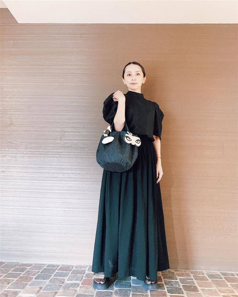 女星驚爆罹患怪病「臉上長滿白色斑塊」　驚恐嘆：不敢見人