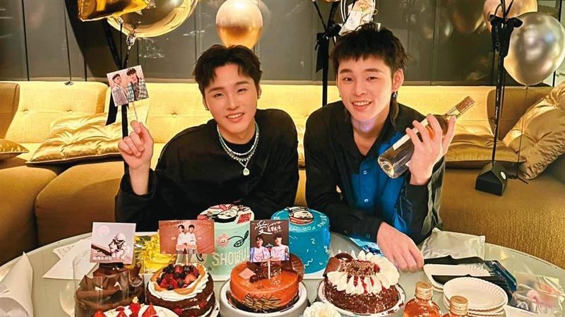 展榮與展瑞回應兄弟不合：不要再揣測！雙胞胎合體同框曝明年計畫