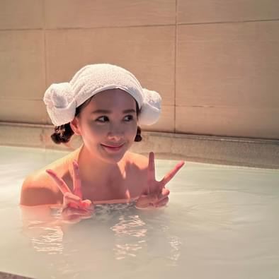 安心亞辣穿深V背心裙！上帝視角自拍洩「胸前超深1條線」網全噴鼻血