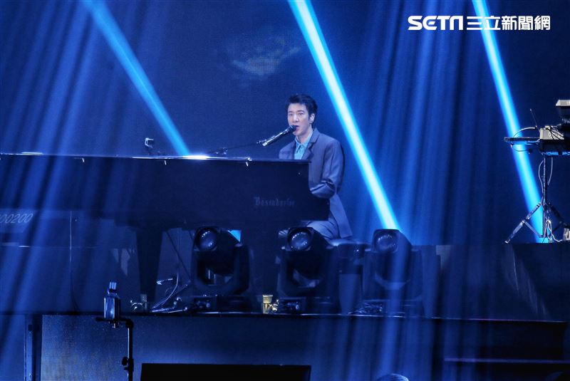 王力宏開唱第1首歌就哽咽！驚吐有人不在了　首度正面迎擊回應緋聞風暴