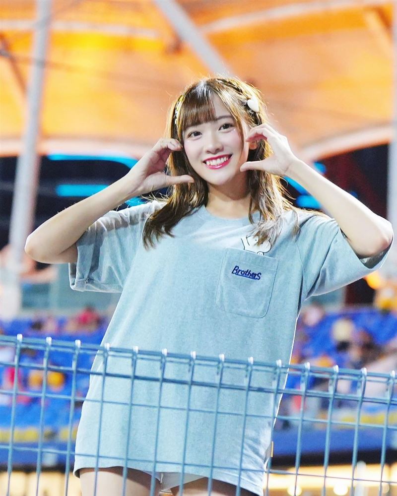 峮峮接班人出現？AKB前成員初登板狂圈粉　冼迪琦「下身失蹤」球迷炸裂