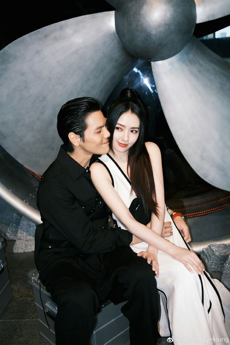 這是郭碧婷？久違「公開現身」頂短髮濃妝　網一看崩潰：經歷了什麼