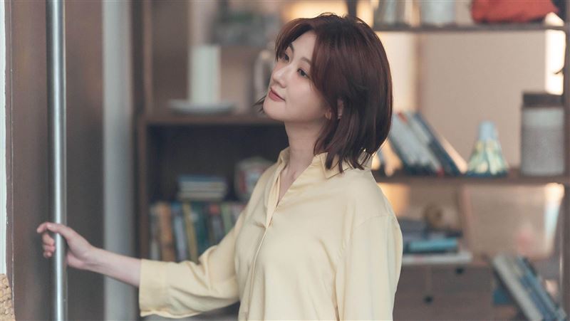 林逸欣請搬家工人！開門驚見前男友　車上熱吻畫面曝光