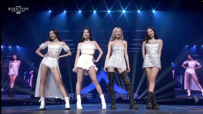 BP真解散？Jennie舞台4度哽咽　再曝Lisa掩面落淚「10秒影片」網心疼