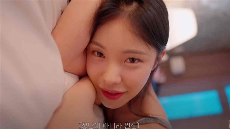 李多慧開箱香閨　躺床「私密視角」任人拍！宣布尋覓台灣住處