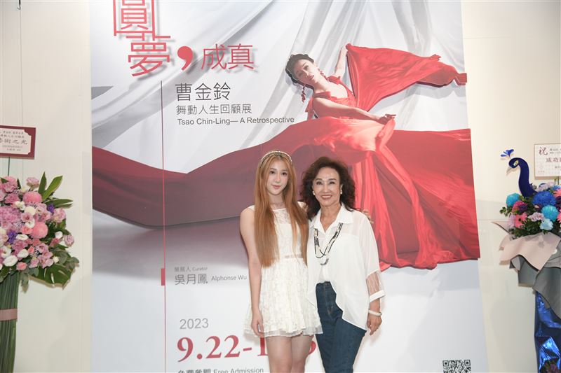 李昂博愛座惹議！她76歲神凍齡爽秀「老人悠遊卡」喊：不能坐也是驕傲