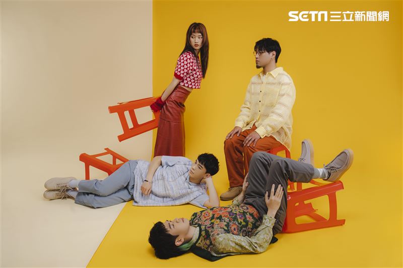 獨家／樂團庸俗救星唱到一半出意外！貝斯手血濺舞台　五體投地當眾跌倒