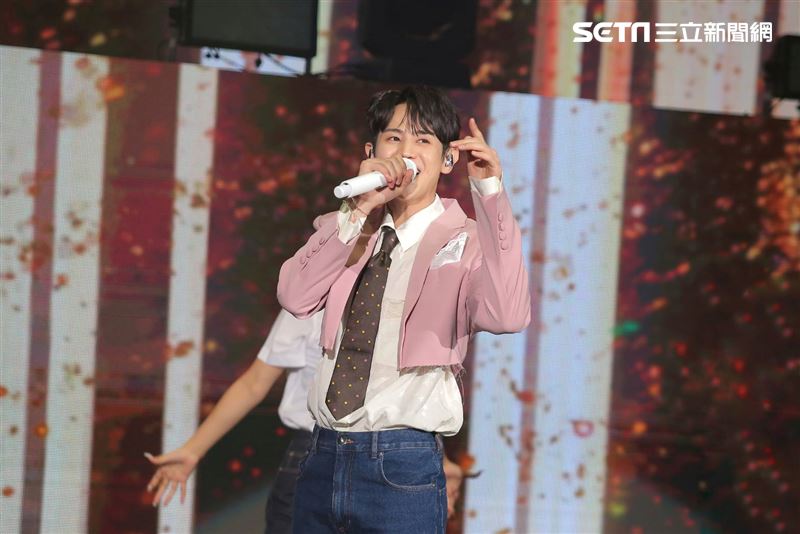 Highlight梁耀燮來台狂撩粉！直呼「台北限定」    脫衣、寫真照狂來