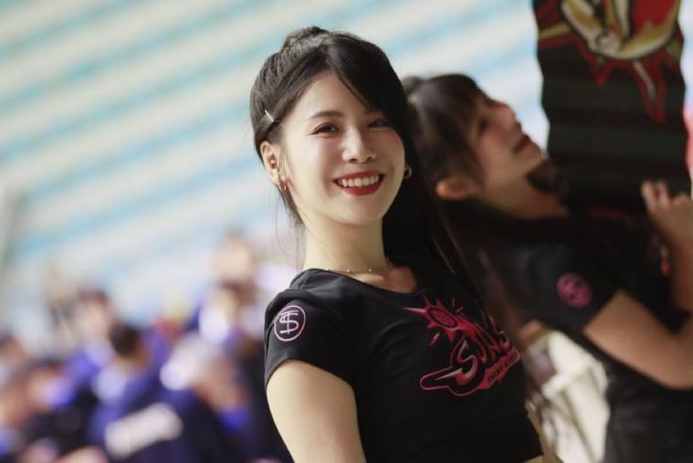 未滿18歲「被生母送酒店」！女星曝悲慘童年：被逼檢查「處女膜在不在」