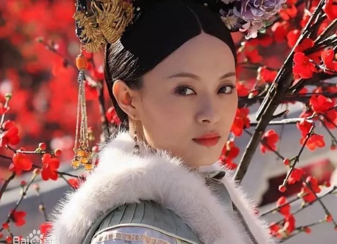 甄嬛連這話都敢講！難怪溫實初不淡定了：連皇上的女人也敢碰