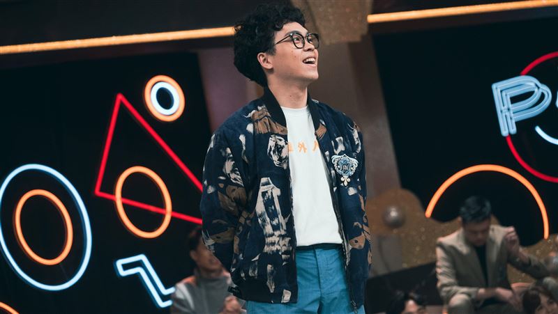 802萬人朝聖!賀瓏接《夜夜秀》新一季主持棒 爆見總統候選人