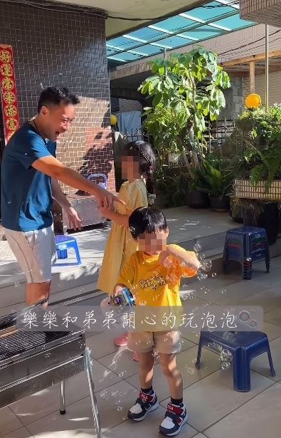 余天中秋節遇「天敵闖家中」！大蛇猛竄驚險畫面曝光　余祥銓嚇壞