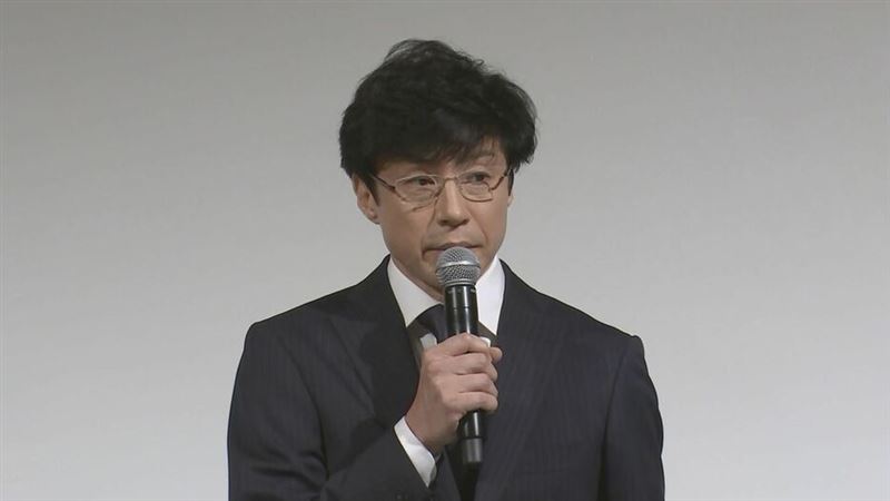 傑尼斯記者會失控！東山紀之被女記者問：是否也被性侵？現場吵成一團