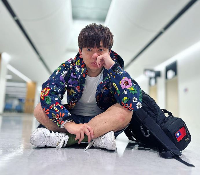 80萬YouTuber直播落淚「我的腦瘤爆掉了」…更新近況：不曉得會怎麼樣