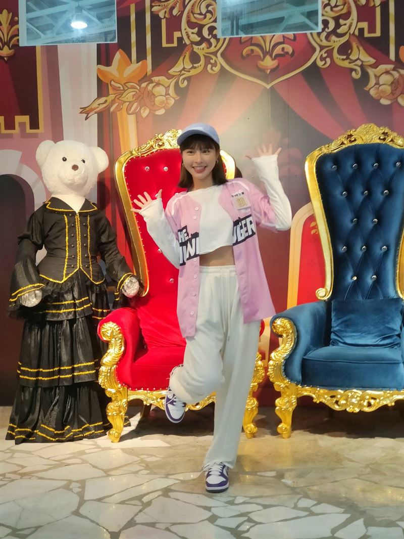 吳宗憲盼奪金鐘獻小鬼父親 峮峮聞訊鬆口了!「是個很棒的禮物」