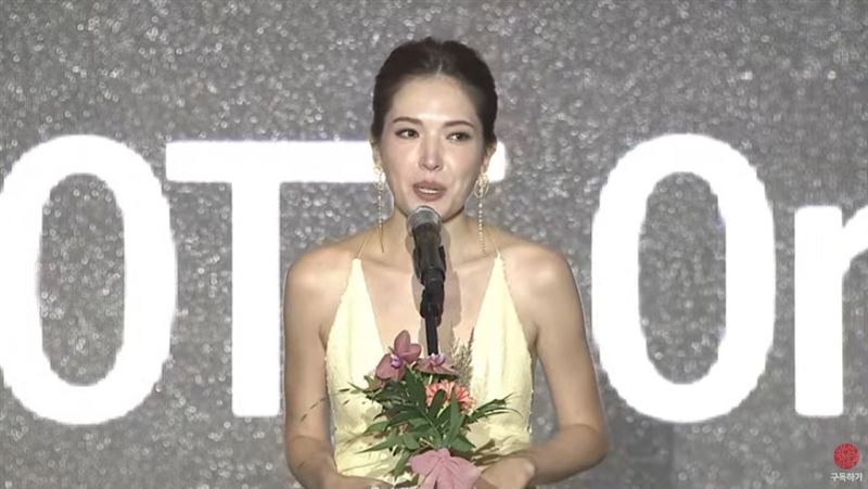 釜山影展／許瑋甯成最辣頒獎人！「3語言切換」無障礙　雙開門大秀身材